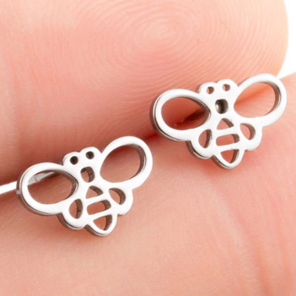 Stud bee shape Small earrings